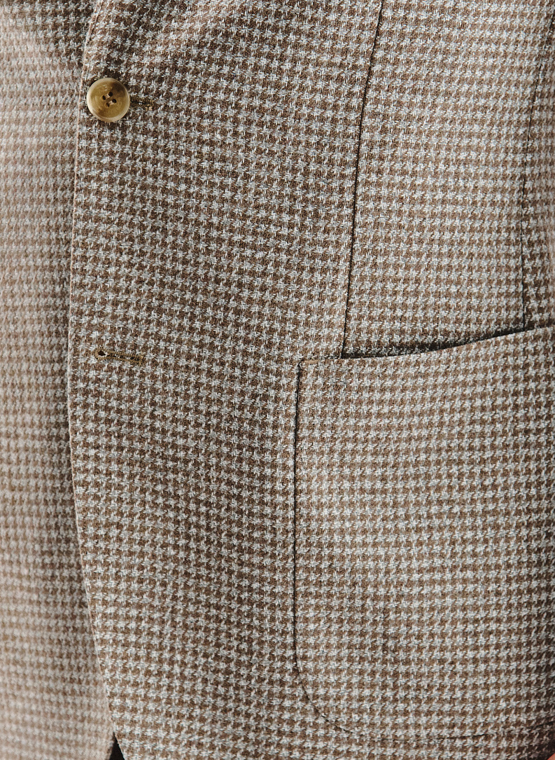 Šviesiai rudas švarkas smulkiais langeliais