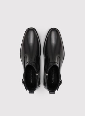 Juodi odiniai čelsiai