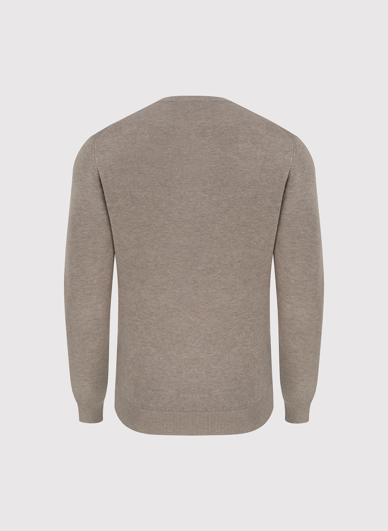 Šviesiai rudas vyriškas megztinis su V apykakle