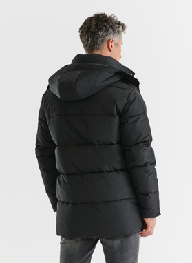 Juoda žieminė vyriška striukė