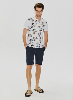 Balti gėlėti polo marškinėliai