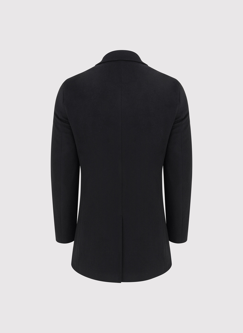 Juodas lietpaltis su vilna