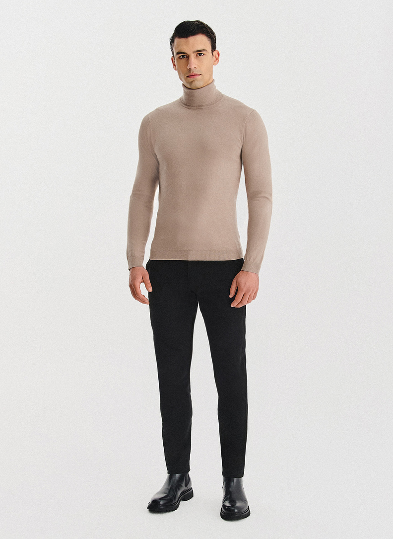 Smėlinis vyriškas golfas be raštų