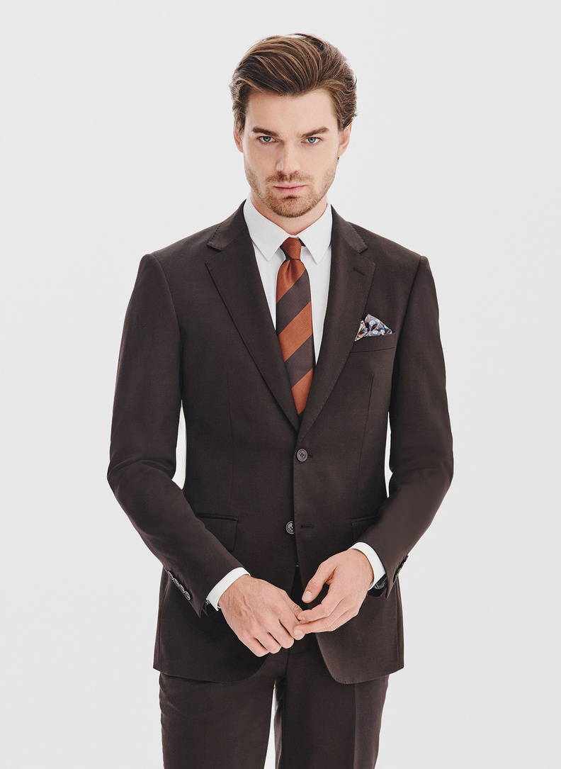 Rudas kostiuminis švarkas