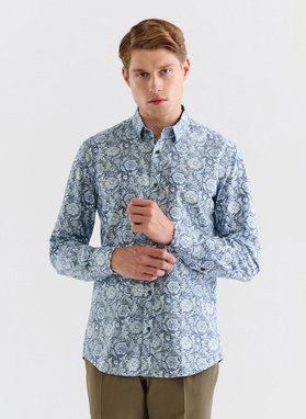 Marškiniai gėlių raštu tamsiai mėlyname fone