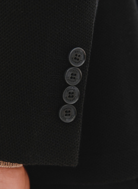 Juodas trikotažinis švarkas
