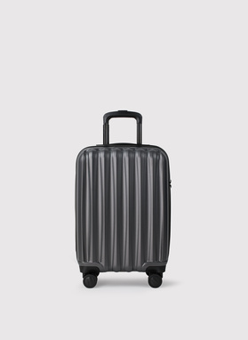 Mažas tamsiai pilkas lagaminas su grioveliais