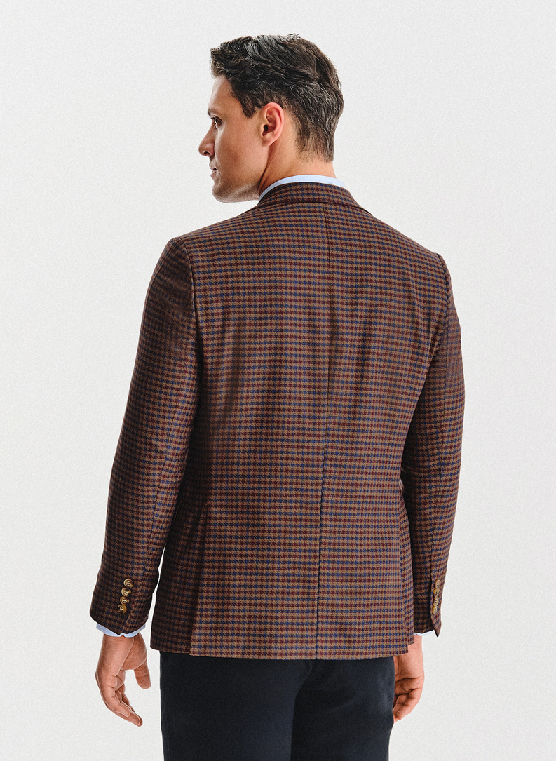 Rudas švarkas smulkiais langeliais