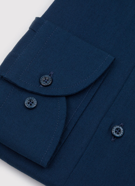Tamsiai mėlynos spalvos elegantiški vyriški marškiniai be raštų