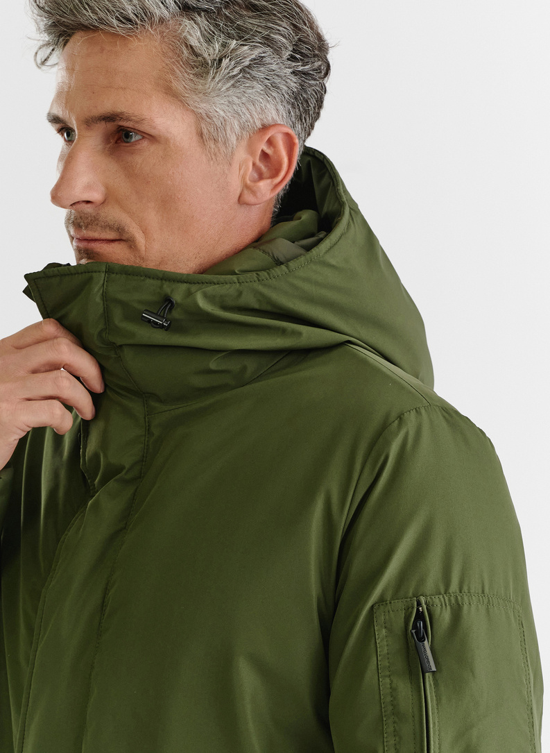 Žieminė žalios spalvos striukė su gobtuvu