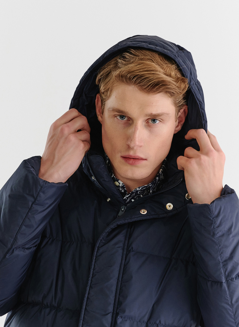 Tamsiai mėlyna ilga dygsniuota striukė