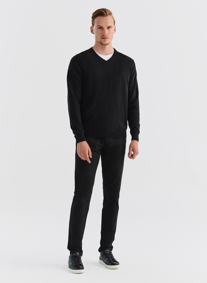 Juodos prigludusios vyriškos kelnės