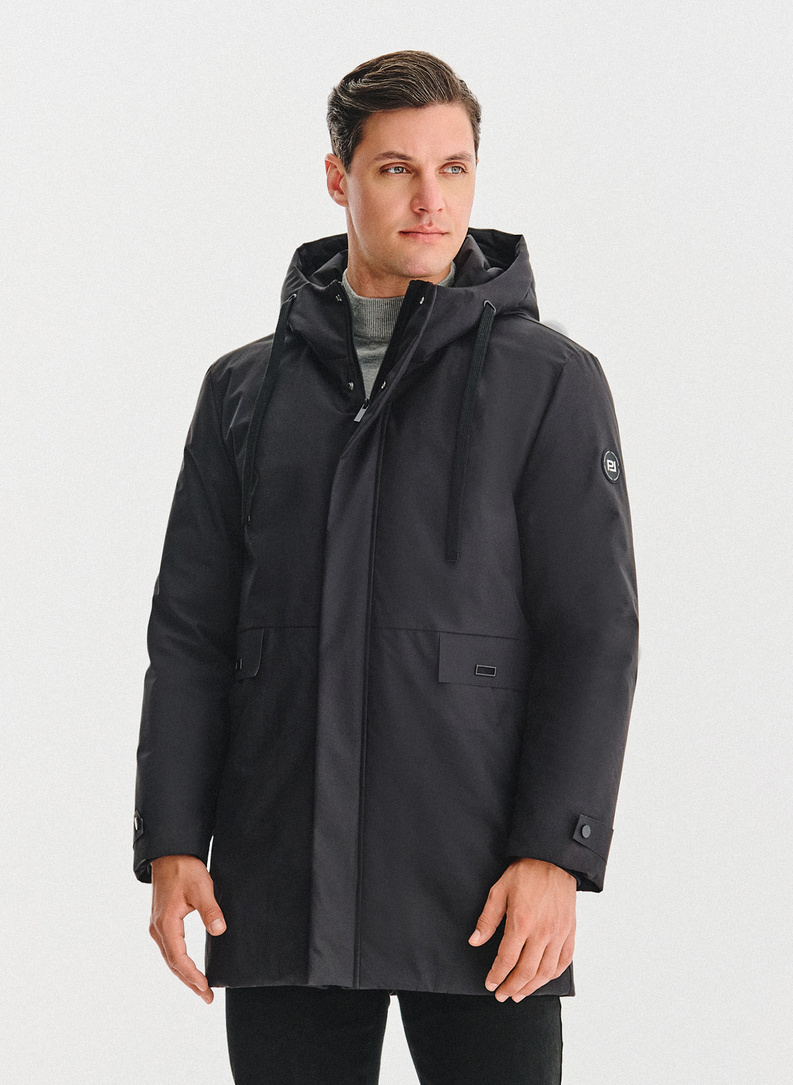 Juodos spalvos pūkinė vyriška striukė