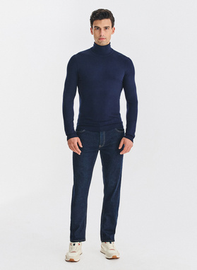 Tamsiai mėlynos spalvos vyriškas golfas