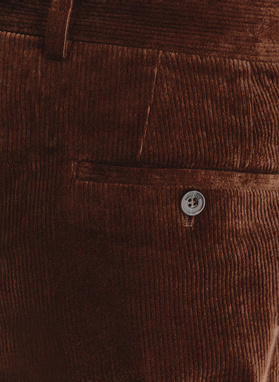 Rudos kelnės su klostėmis