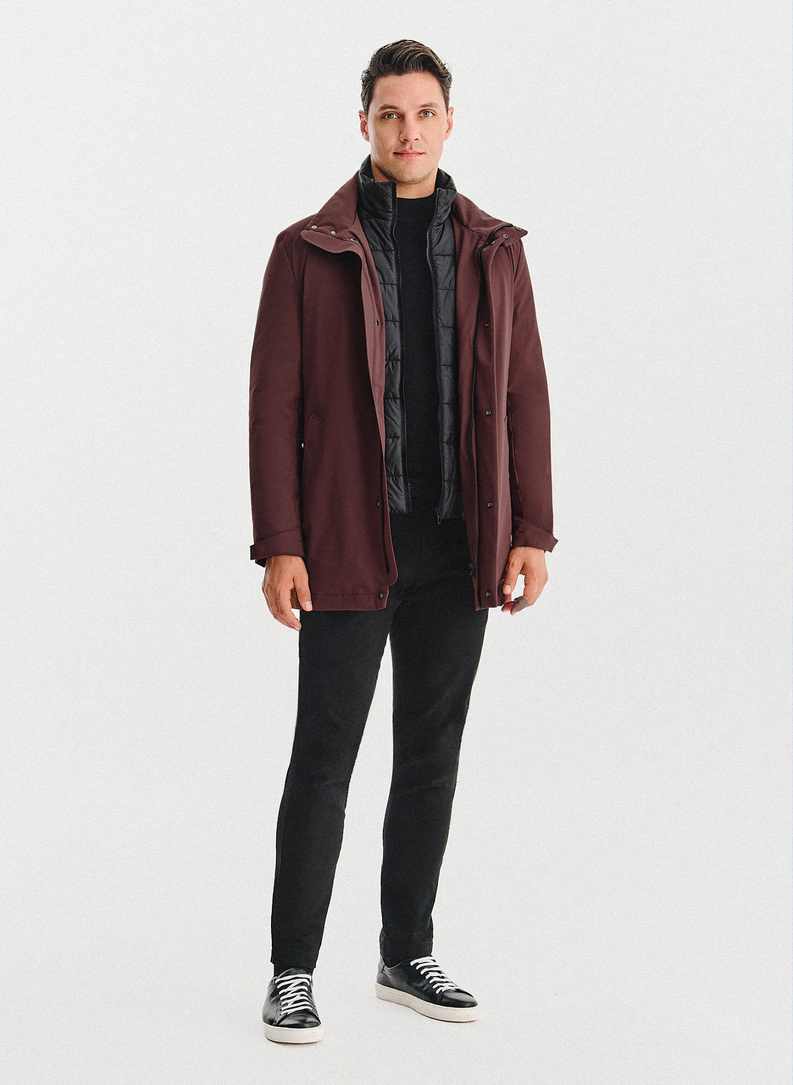 Tamsiai raudona pūkinė striukė