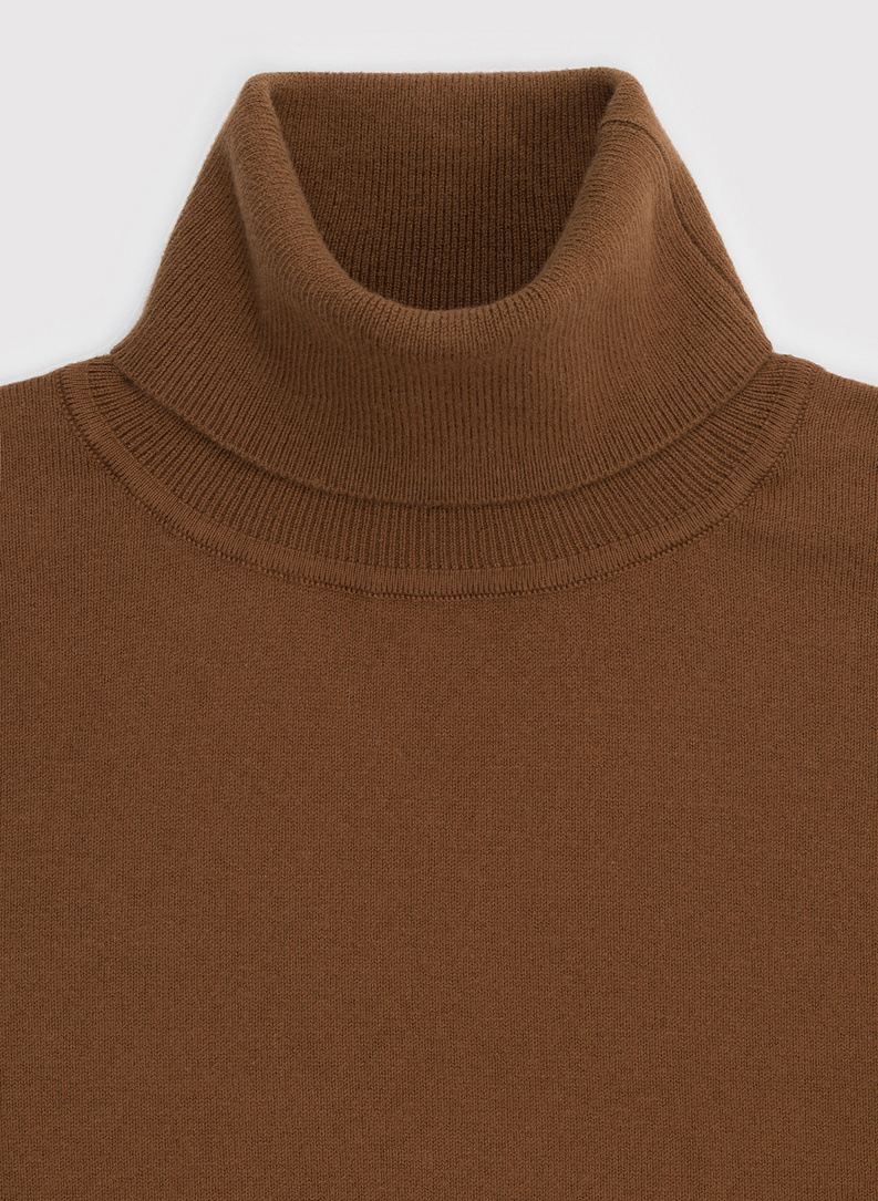 Rusvas vyriškas golfas be raštų