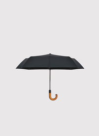 Juodas skėtis su medine rankena