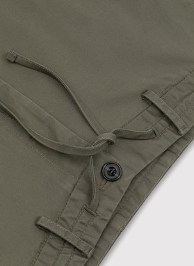 Žali vyriški šortai be raštų