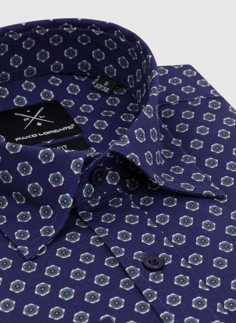 Tamsiai mėlyni vyriški marškiniai gėlytėmis