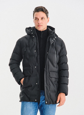 Juoda žieminė vyriška striukė