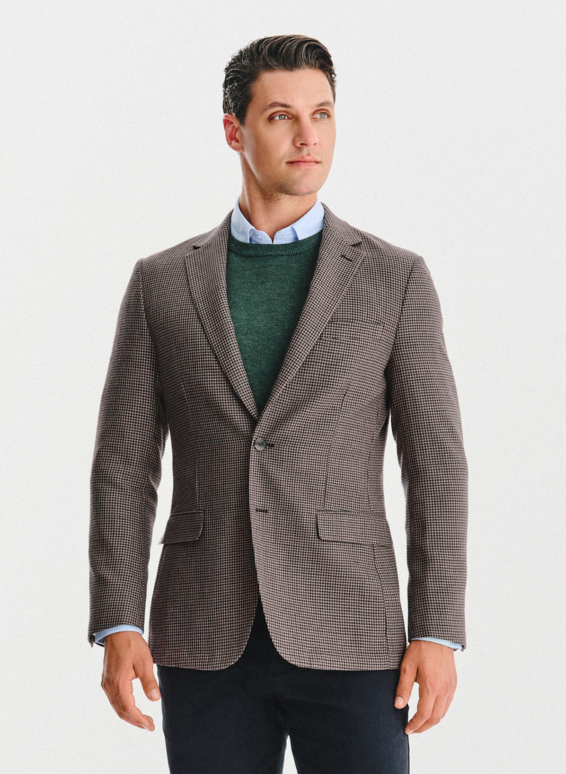 Vilnonis švarkas smulkiais langeliais