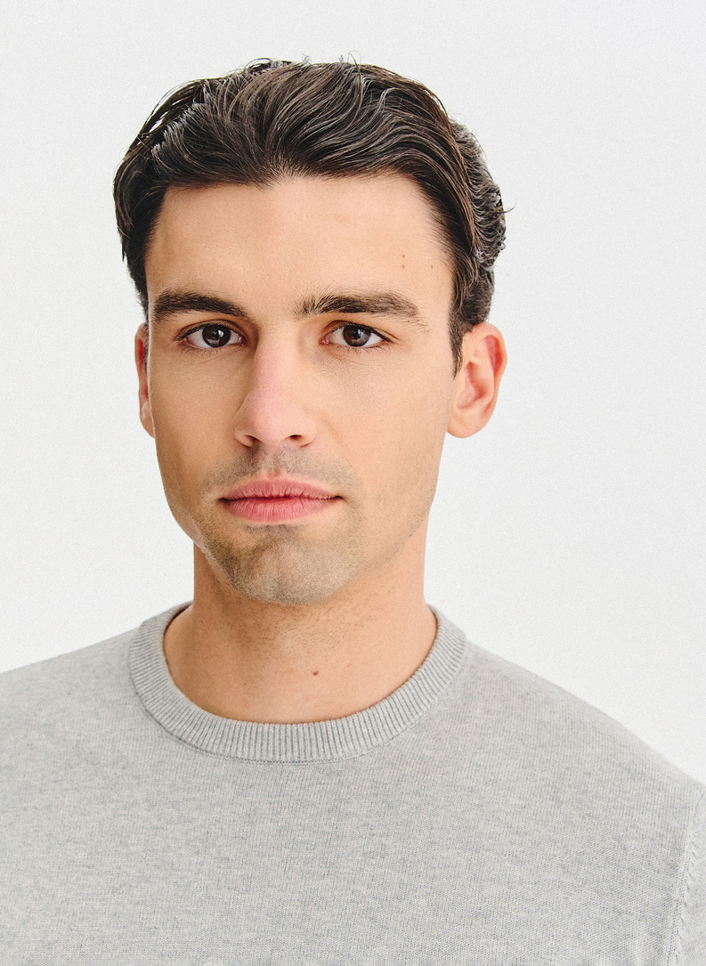 Pilkas medvilninis megztinis su kašmyru