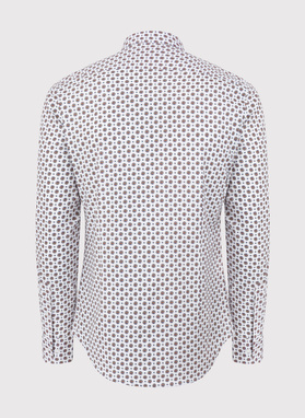 Balti marškiniai raiškiu raštu