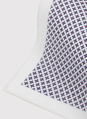 Balta kišeninė nosinaitė mikroraštu