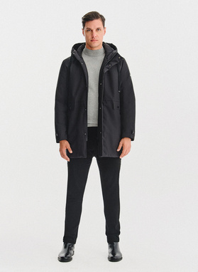 Juodos spalvos pūkinė vyriška striukė