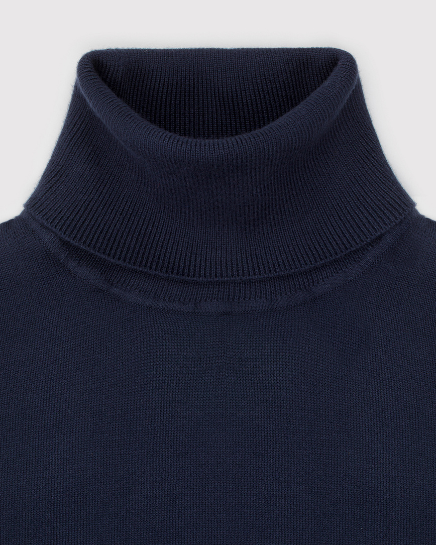 Tamsiai mėlynos spalvos vyriškas golfas