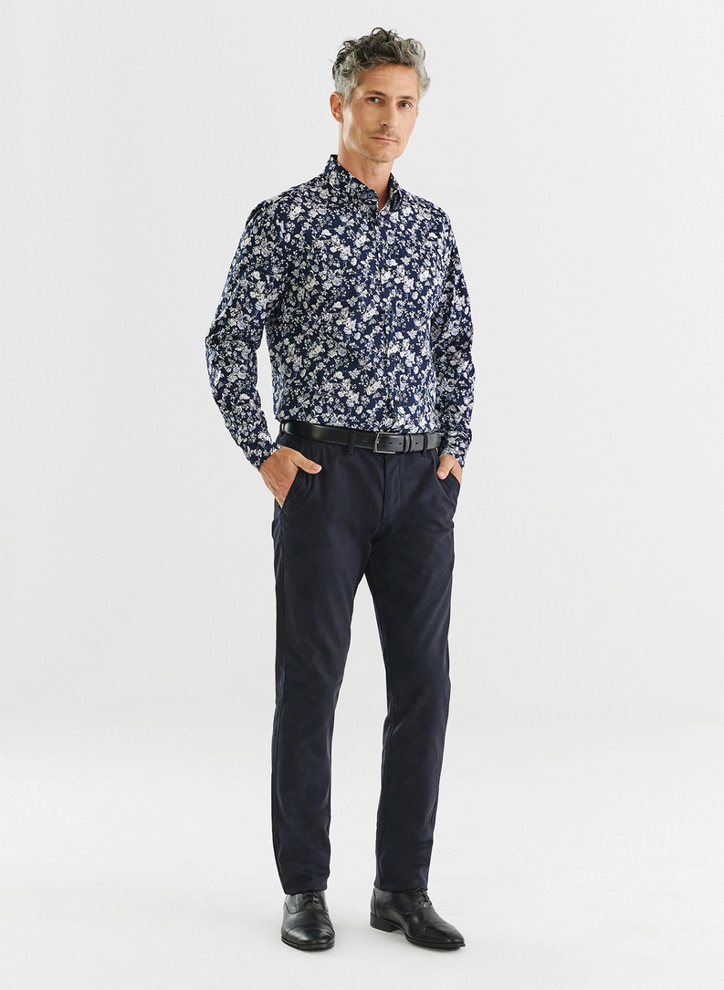 Tamsiai mėlyni gėlėti marškiniai