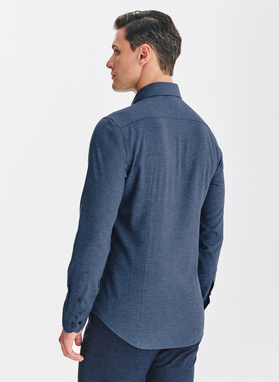 Medvilniniai marškiniai smulkiu skalikų dantų raštu