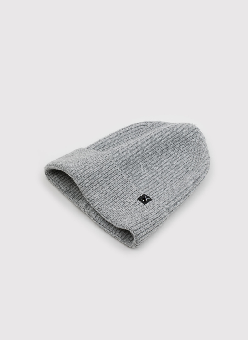 Pilkos spalvos medvilninė kepurė