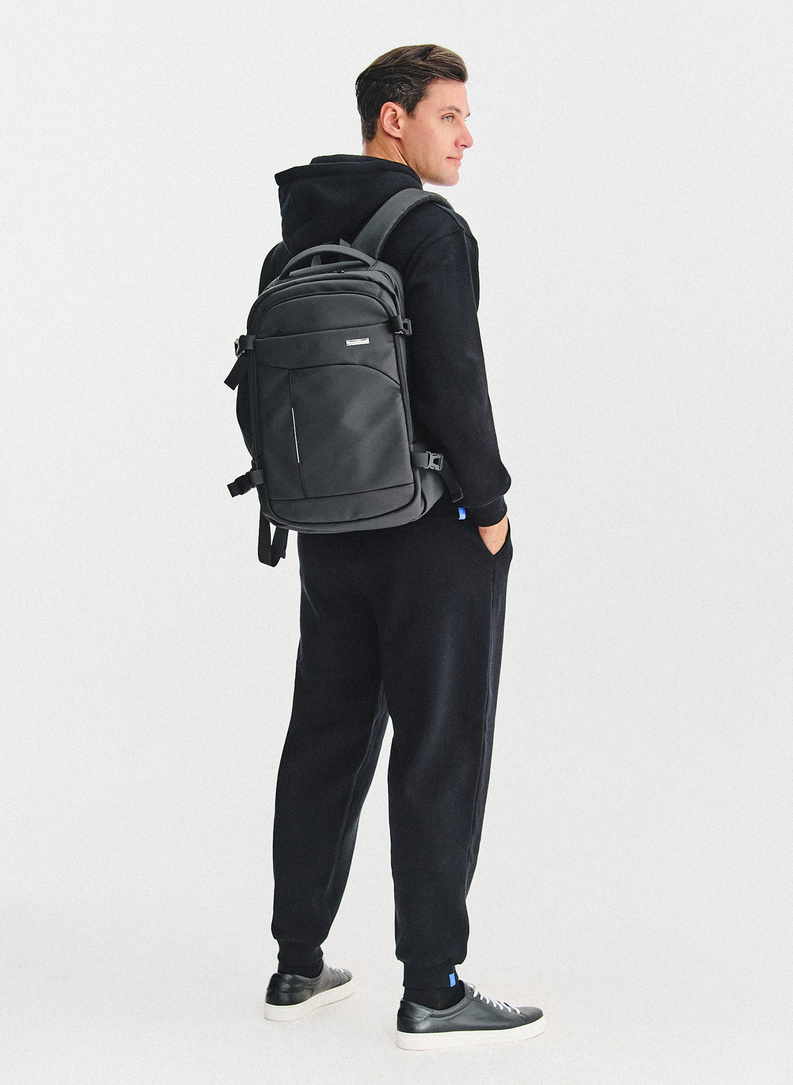 Juoda vyriška kuprinė