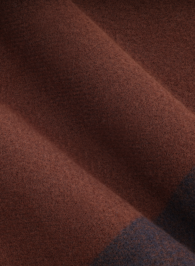 Rudas šalikas su apvadu