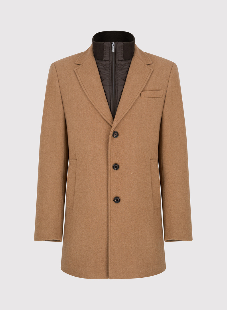 Smėlinis vyriškas lietpaltis su nusegama apykakle