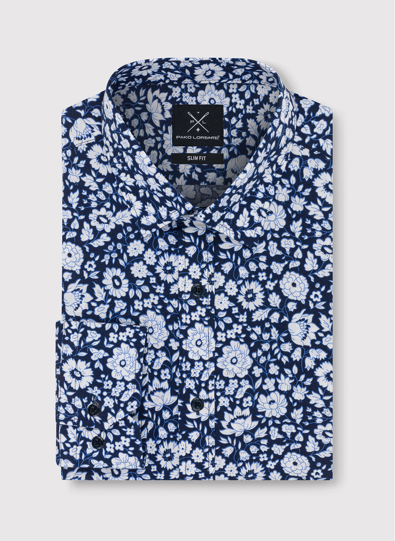 Tamsiai mėlyni marškiniai baltomis gėlėmis