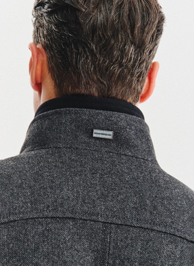 Sagomis sagstomas pilkas lietpaltis