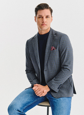 Tamsiai mėlynas švarkas smulkiais langeliais