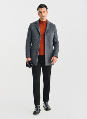 Pilkas lietpaltis su vilna