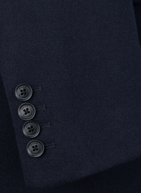 Tamsiai mėlynos spalvos dvieilis vyriškas lietpaltis