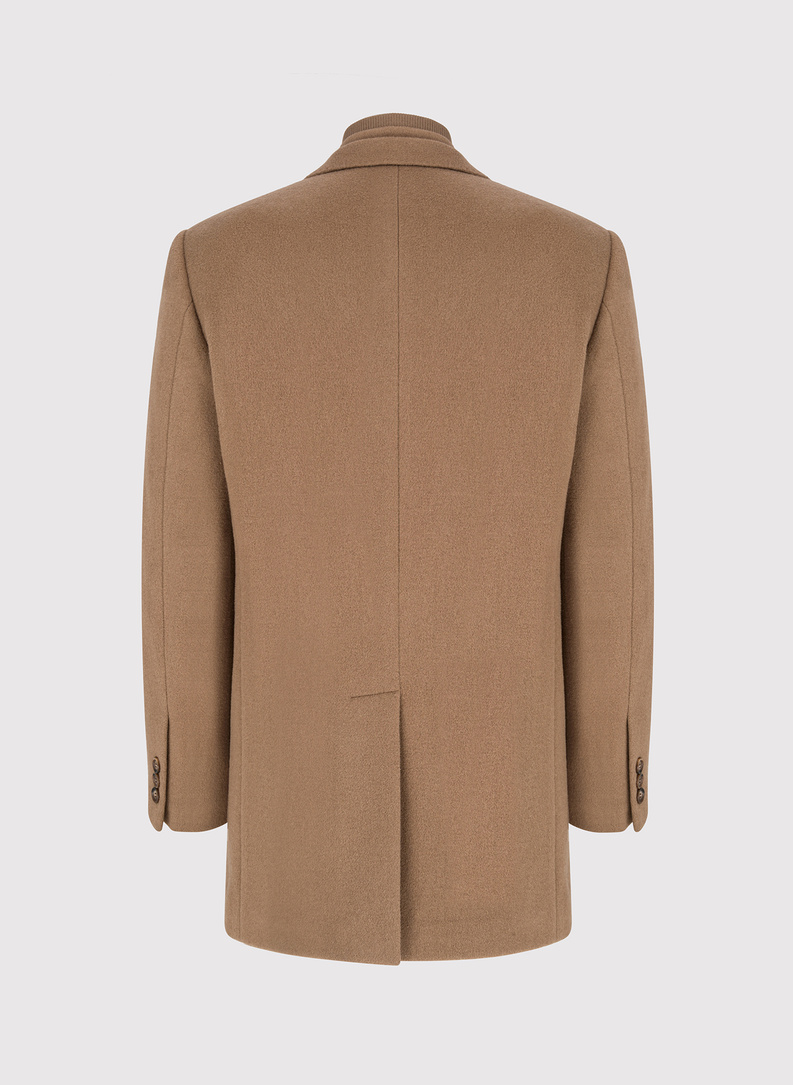 Rusvas vyriškas lietpaltis su nusegama stačia apykakle