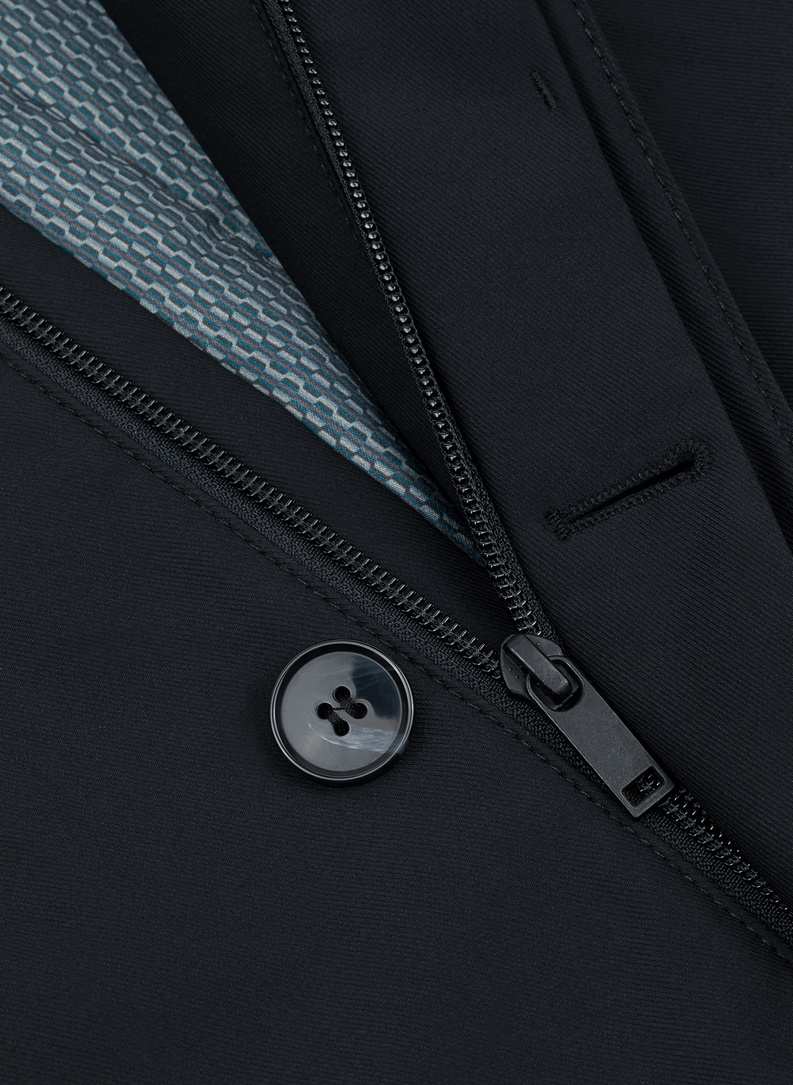 Juodos spalvos demisezoninis vyriškas lietpaltis