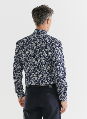 Tamsiai mėlyni gėlėti marškiniai