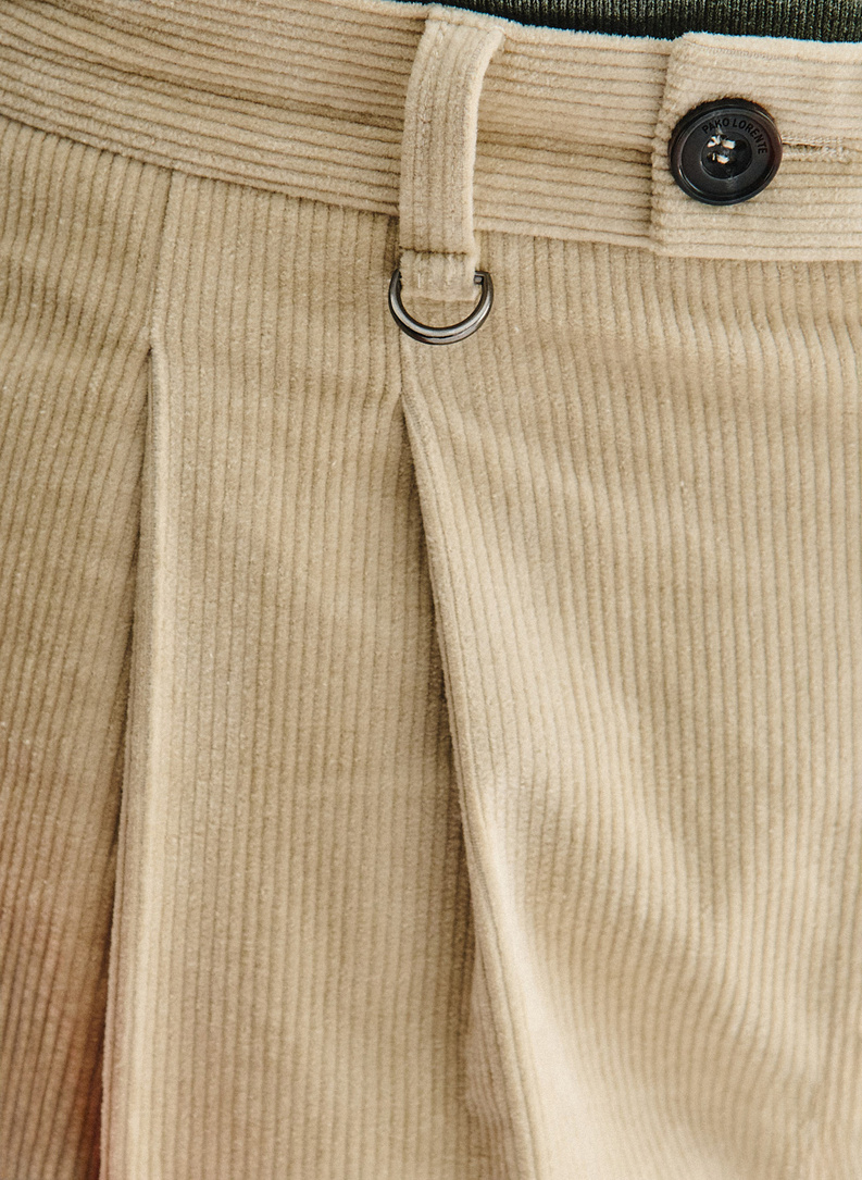 Smėlinės kelnės su klostėmis