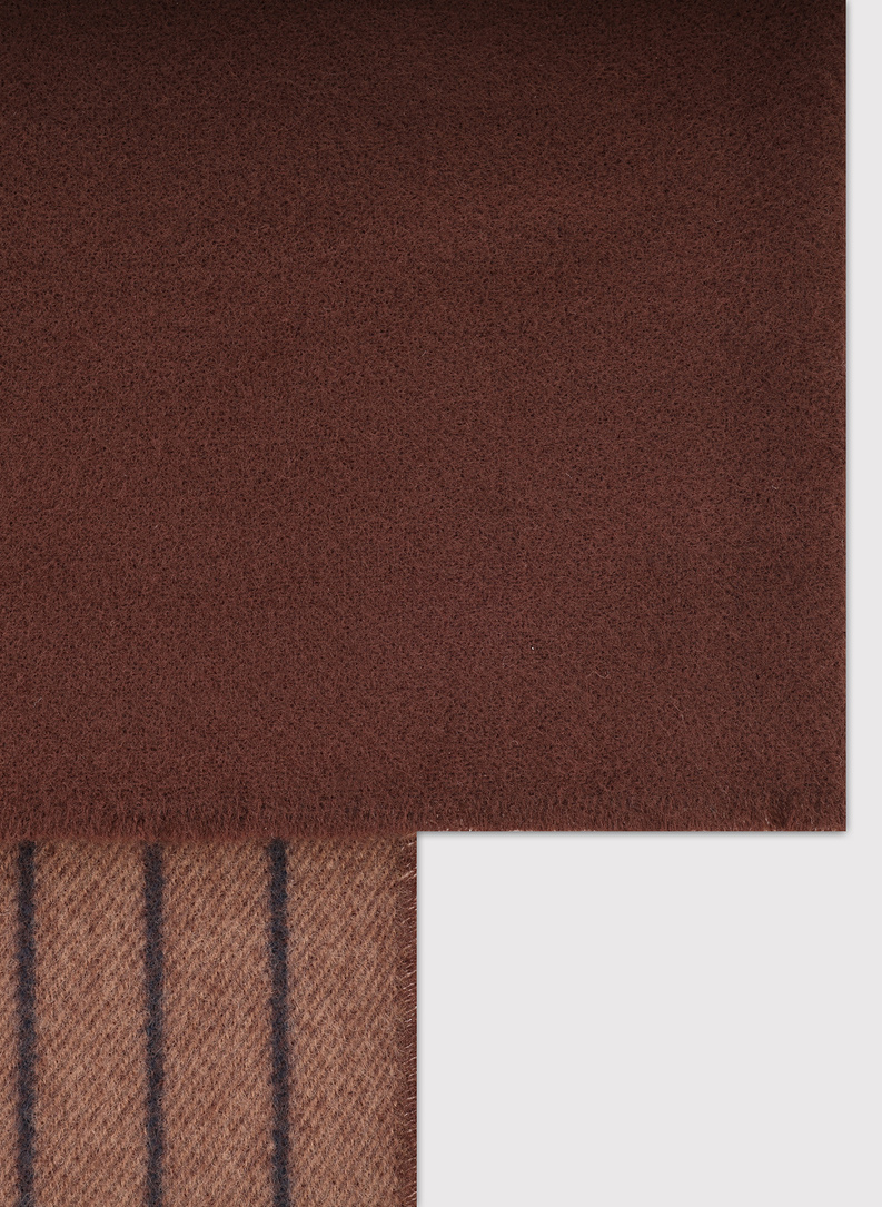 Rudas vyriškas šalikas juostelėmis