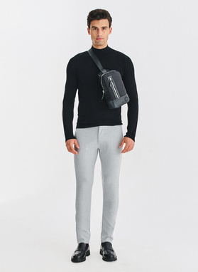 Pilkos vyriškos kelnės