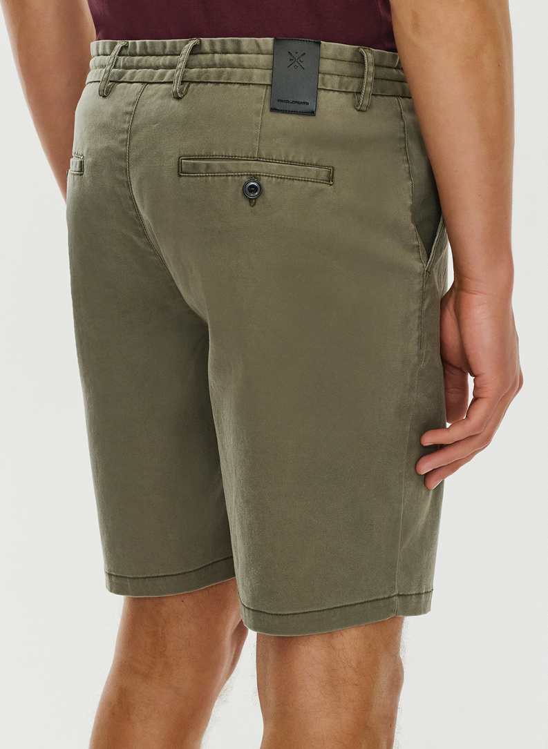 Žali vyriški šortai be raštų