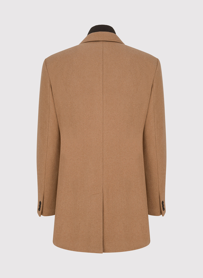 Smėlinis vyriškas lietpaltis su nusegama apykakle